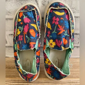 Girl’s Sanuk blue w/ flowers slip-on flats moccasin loafers Size 4